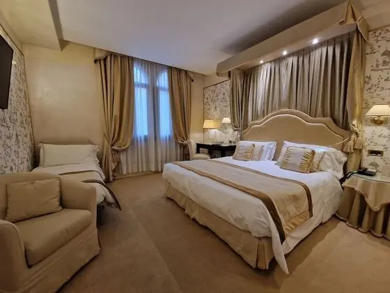 Deluxe Üç Kişilik Oda