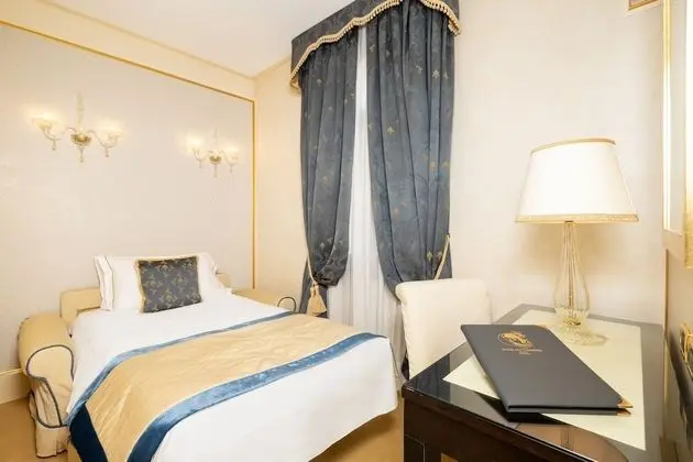 Deluxe Üç Kişilik Oda