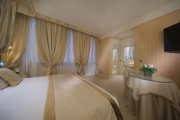 Junior Süit (Triple)