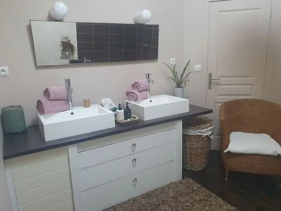Deluxe Tek Büyük Yataklı Oda (Calmacé)