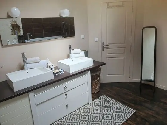 Deluxe Tek Büyük Yataklı Oda (Calmacé)
