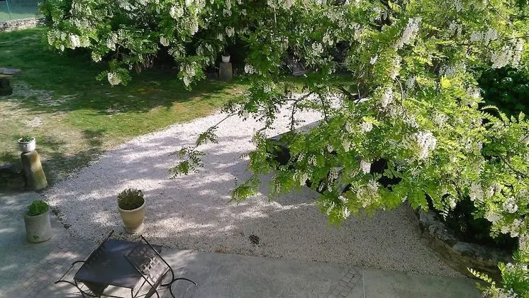 Classic Tek Büyük Yataklı Oda, Özel Banyo, Bahçe Manzaralı (Cannelle)