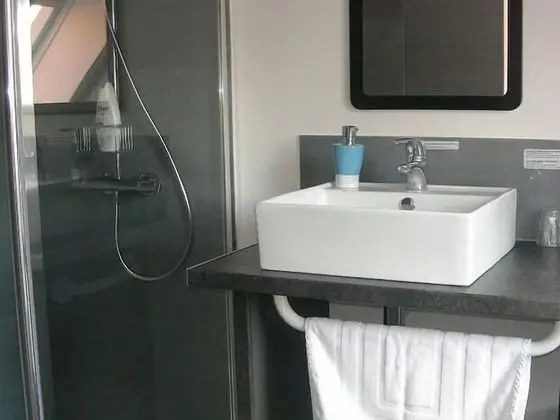 Comfort Tek Büyük veya İki Ayrı Yataklı Oda, Banyolu/Duşlu, Bahçe Manzaralı (3. Chambre Bleue)