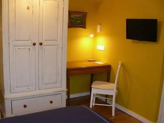 Tek Büyük Yataklı Oda, Banyolu/Duşlu, Bahçe Manzaralı (1. Petite Chambre Jaune)