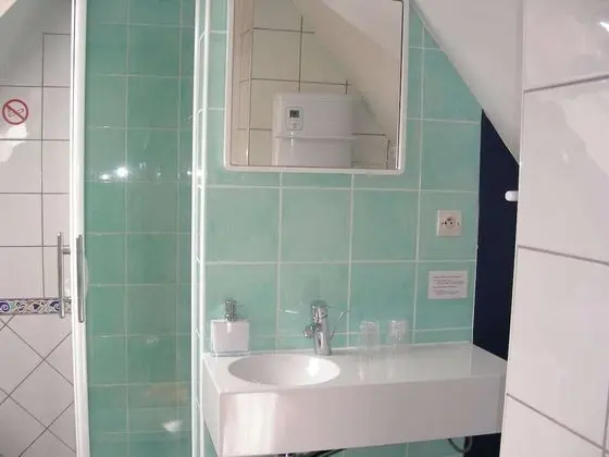 Tek Büyük Yataklı Oda, Banyolu/Duşlu, Bahçe Manzaralı (1. Petite Chambre Jaune)