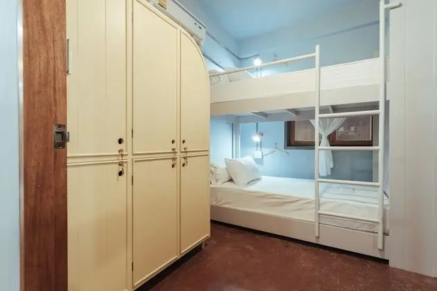 6 Beds Mixed Dormitory