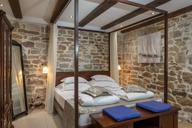 Apart Daire, 1 Büyük (Queen) Boy Yatak ve Çekyat