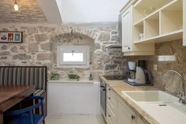 Apart Daire, 1 Büyük (Queen) Boy Yatak ve Çekyat