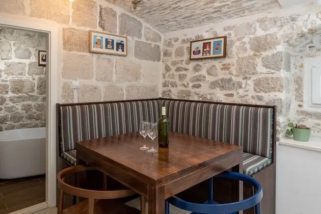 Apart Daire, 1 Büyük (Queen) Boy Yatak ve Çekyat