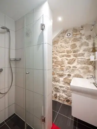 Apart Daire, 1 Büyük (Queen) Boy Yatak ve Çekyat