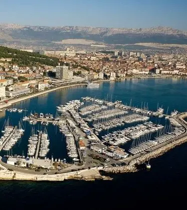 Apart Daire, 1 Büyük (Queen) Boy Yatak ve Çekyat