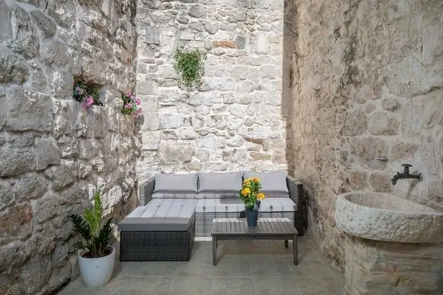 Apart Daire, 1 Büyük (Queen) Boy Yatak ve Çekyat