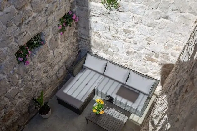 Apart Daire, 1 Büyük (Queen) Boy Yatak ve Çekyat