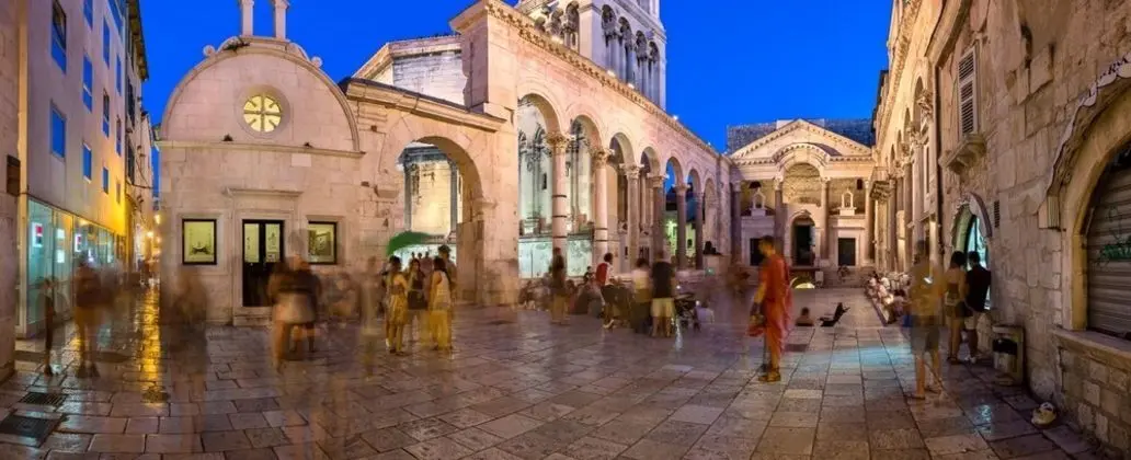 Apart Daire, 1 Büyük (Queen) Boy Yatak ve Çekyat