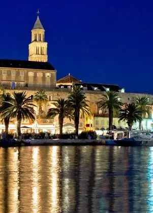 Apart Daire, 1 Büyük (Queen) Boy Yatak ve Çekyat