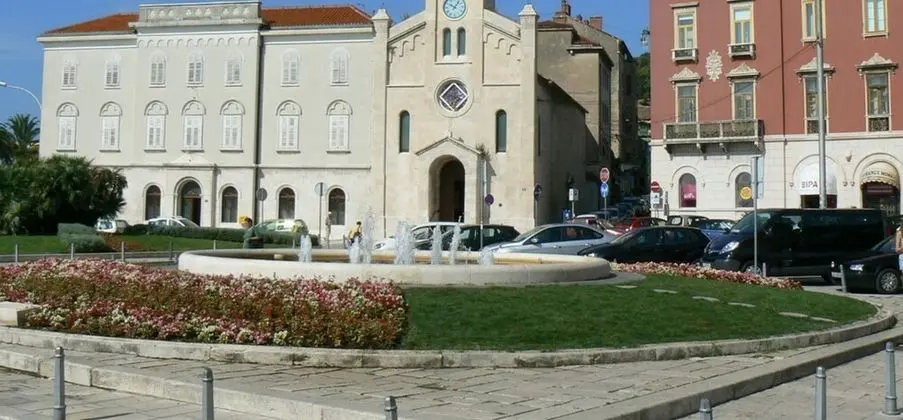 Apart Daire, 1 Büyük (Queen) Boy Yatak ve Çekyat