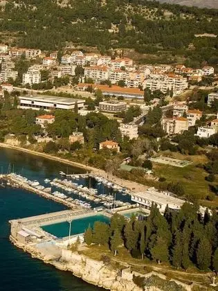 Apart Daire, 1 Büyük (Queen) Boy Yatak ve Çekyat