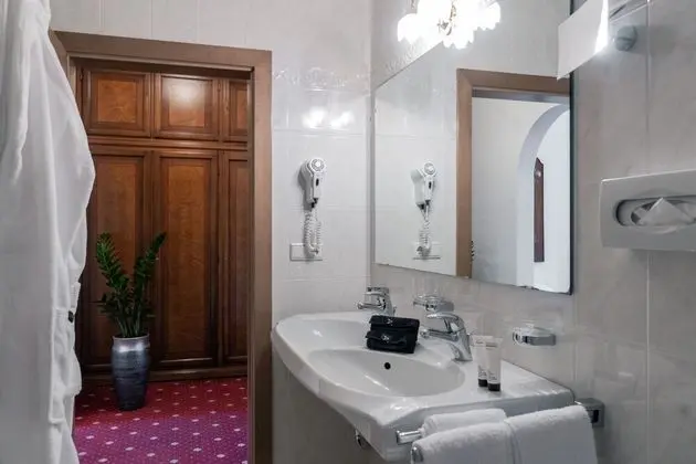 Basic Tek Büyük Yataklı Oda, 1 Büyük (Queen) Boy Yatak