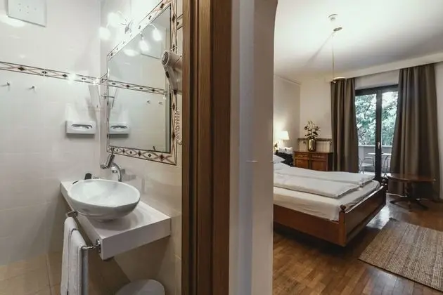 Basic Tek Büyük Yataklı Oda, 1 Büyük (Queen) Boy Yatak