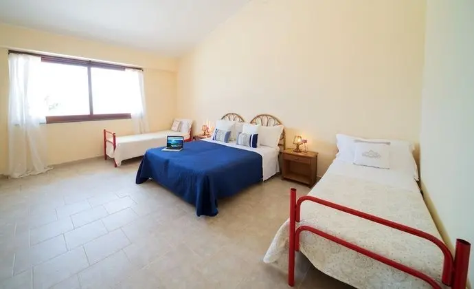 Dört Kişilik Oda, Kısmi Deniz Manzaralı