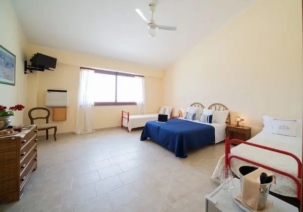 Dört Kişilik Oda, Kısmi Deniz Manzaralı