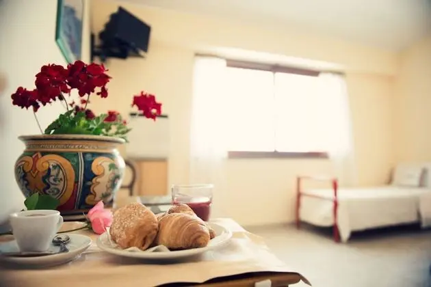 Dört Kişilik Oda, Kısmi Deniz Manzaralı