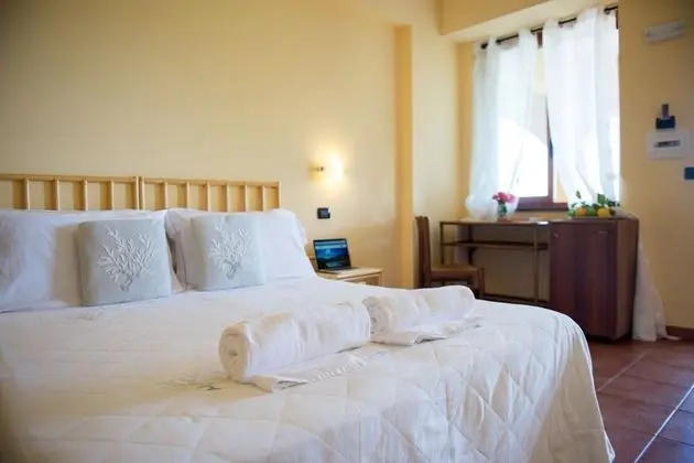 Tek Büyük Yataklı Oda, Kısmi Deniz Manzaralı