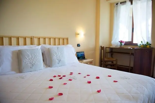 Tek Büyük Yataklı Oda, Kısmi Deniz Manzaralı