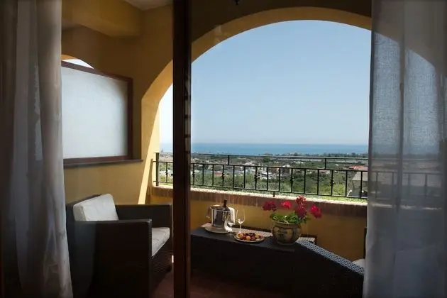 Tek Büyük Yataklı Oda, Kısmi Deniz Manzaralı