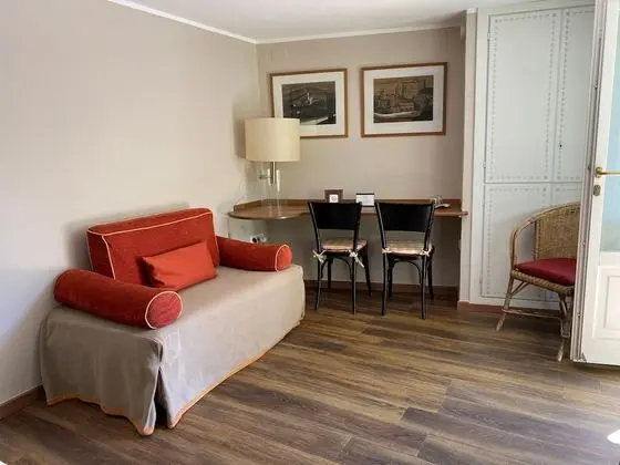 Tek Büyük veya İki Ayrı Yataklı Oda, Bahçe Manzaralı