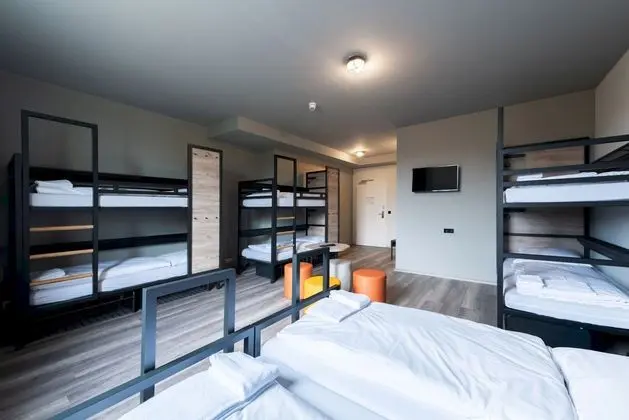 Oda (Eight-Bed Room)