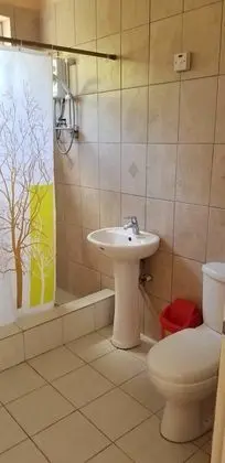 Oda, 1 Büyük (Queen) Boy Yatak, Ortak Banyo