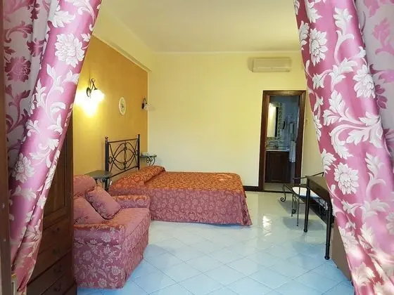 Üç Kişilik Oda
