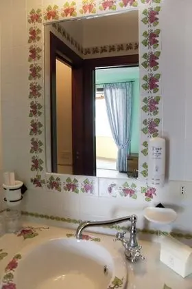 Üç Kişilik Oda