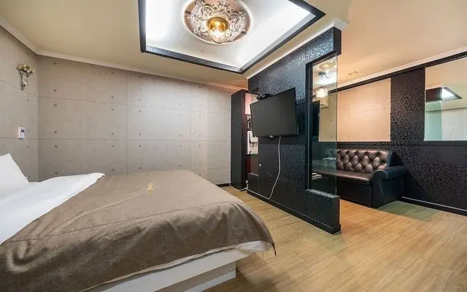 Oda (Special Room B(Netflix Massage bed Pa)
