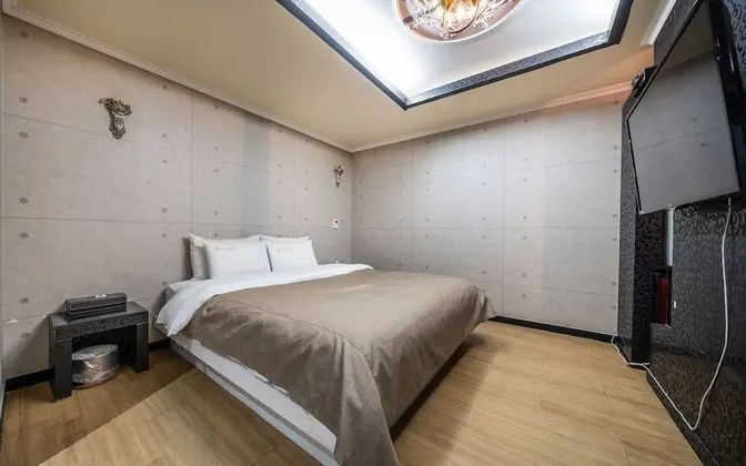 Oda (Special Room B(Netflix Massage bed Pa)