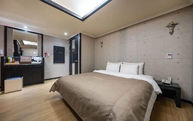 Oda (Special Room B(Netflix Massage bed Pa)