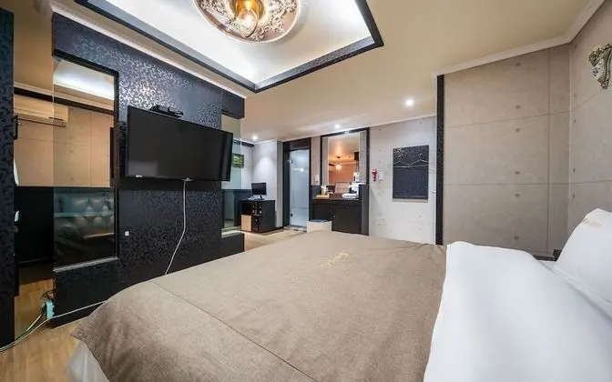 Oda (Special Room B(Netflix Massage bed Pa)