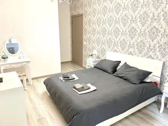 Tek Büyük Yataklı Oda, Ortak Banyo