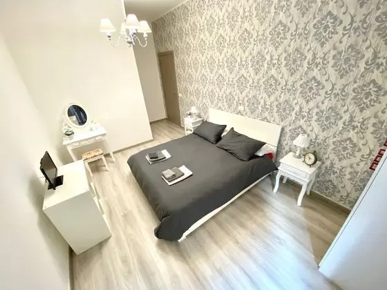Tek Büyük Yataklı Oda, Ortak Banyo