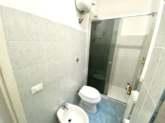Tek Büyük Yataklı Oda, Ortak Banyo