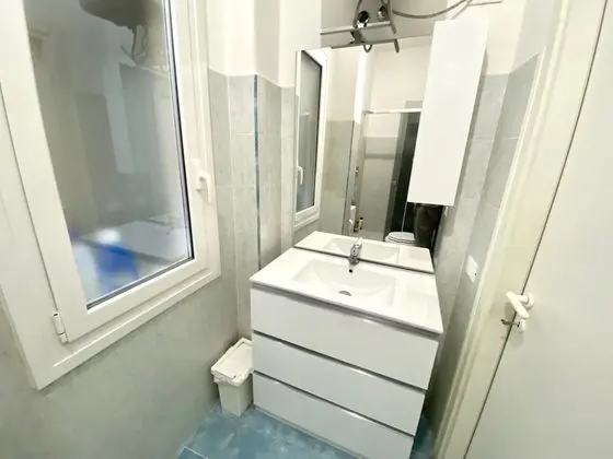 Tek Büyük Yataklı Oda, Ortak Banyo