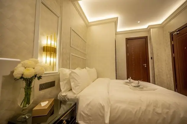 City Tek Büyük Yataklı Oda