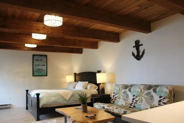 Oda (Private Oceanfront Room Hot tub & Sea)