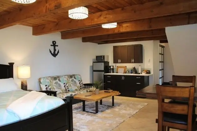 Oda (Private Oceanfront Room Hot tub & Sea)