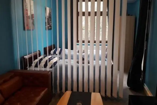 İki Ayrı Yataklı Oda, Ortak Banyo