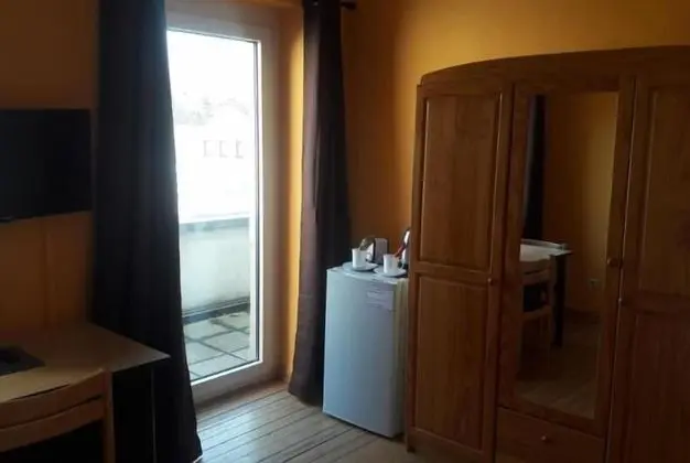 İki Ayrı Yataklı Oda, Ortak Banyo