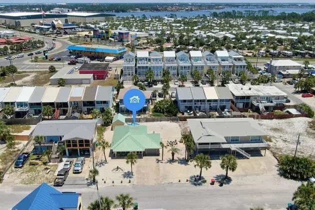 Ev (A Sandy Shore  (3/2))