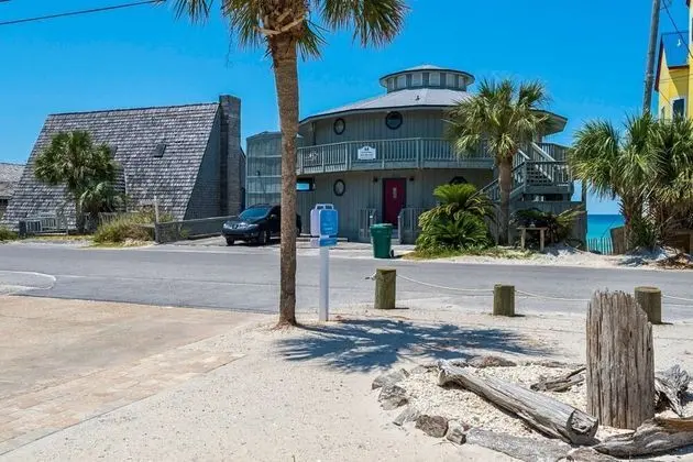 Ev (A Sandy Shore  (3/2))