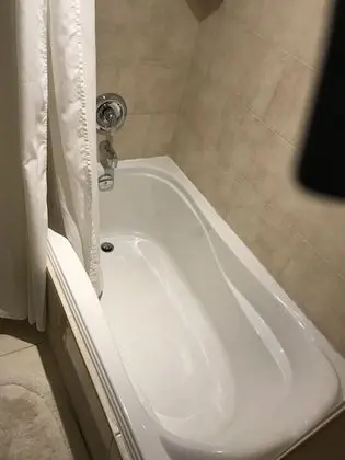 Basic Tek Büyük Yataklı Oda, Banyolu/Duşlu (Retreat - Basement Level)